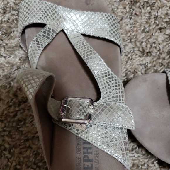 Size 40 mephisto silver wedges. - Picture 3 of 4
